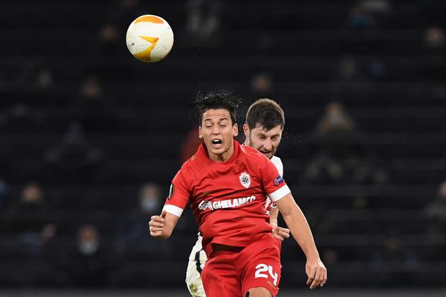 马菲奥向镜头做5比2手势 嘲讽皇马5比2不敌巴萨